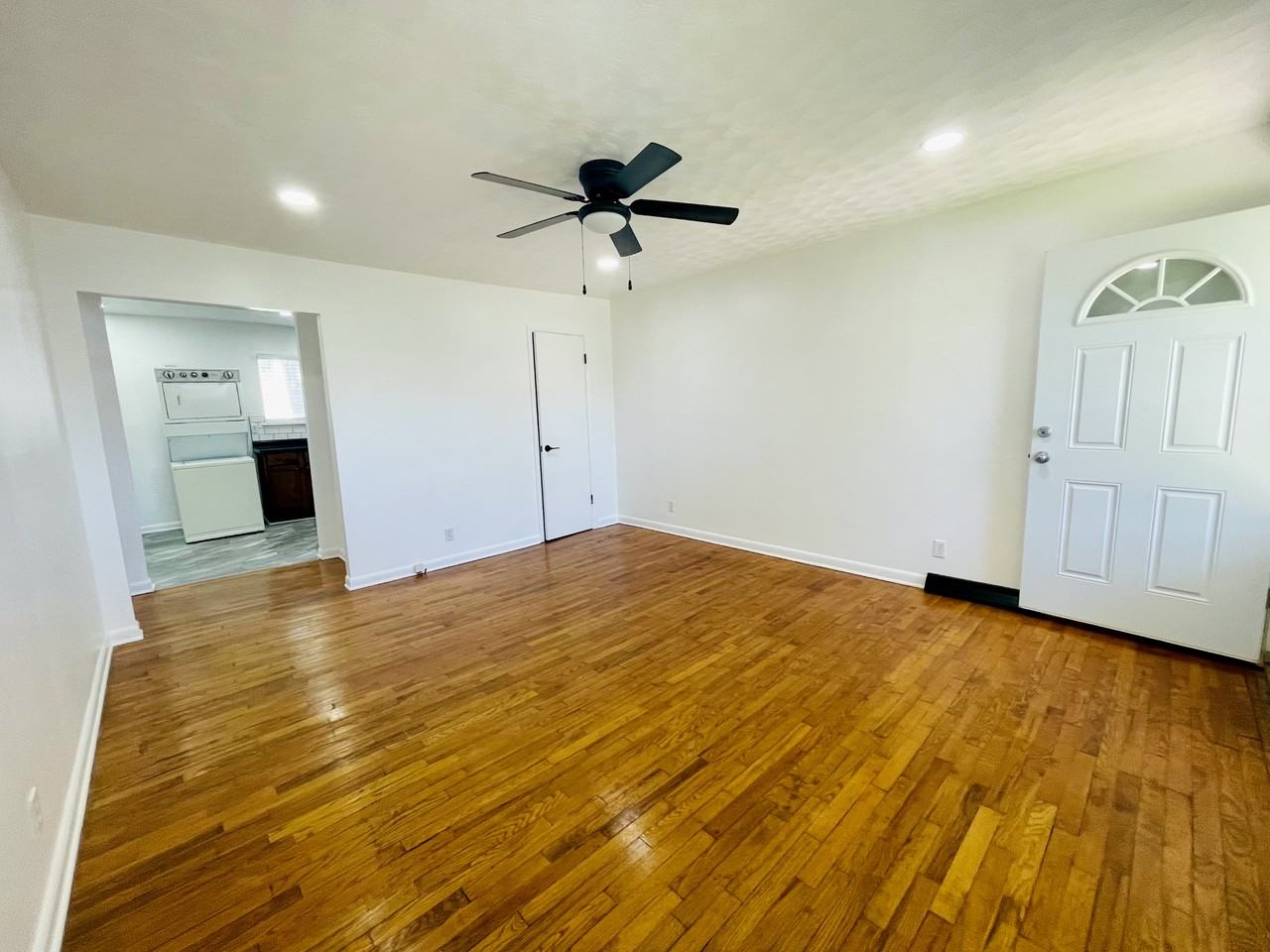 908 S Crutcher Ave #B - Photo 7 of 11