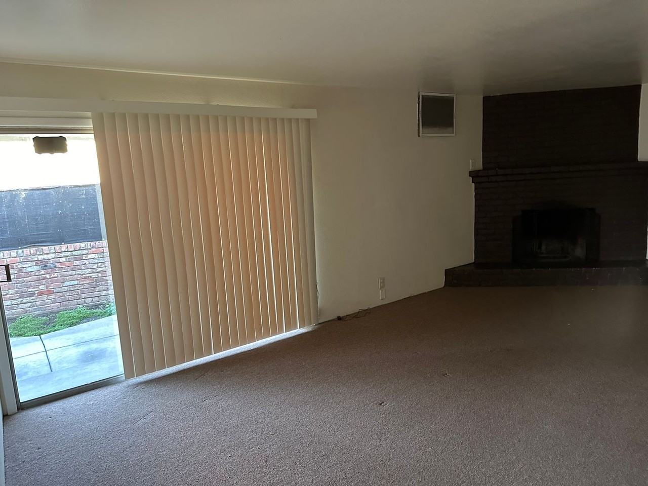 2102 College Ave - Photo 2 of 11