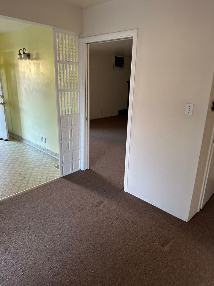 2102 College Ave - Photo 7 of 11