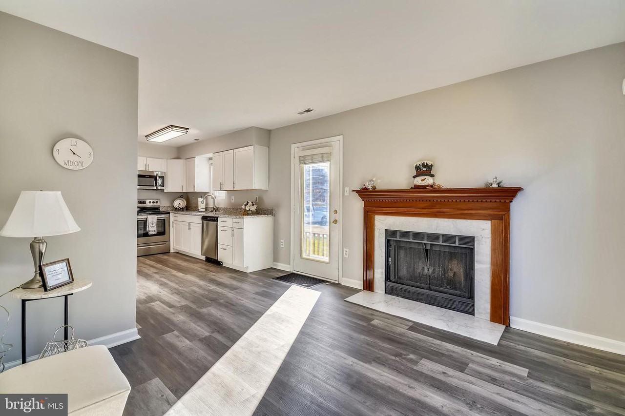 14324 S Shore Ct - Photo 3 of 19