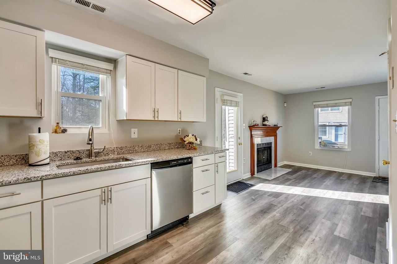 14324 S Shore Ct - Photo 4 of 19