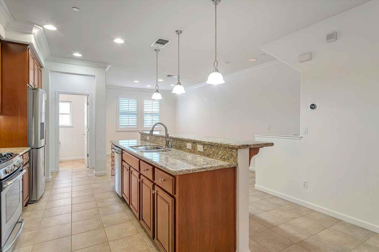 904 Alegre Pl - Photo 4 of 20