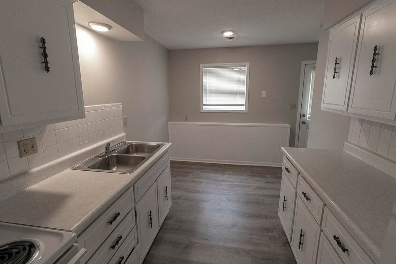 2916 Leeway Dr #B - Photo 4 of 14