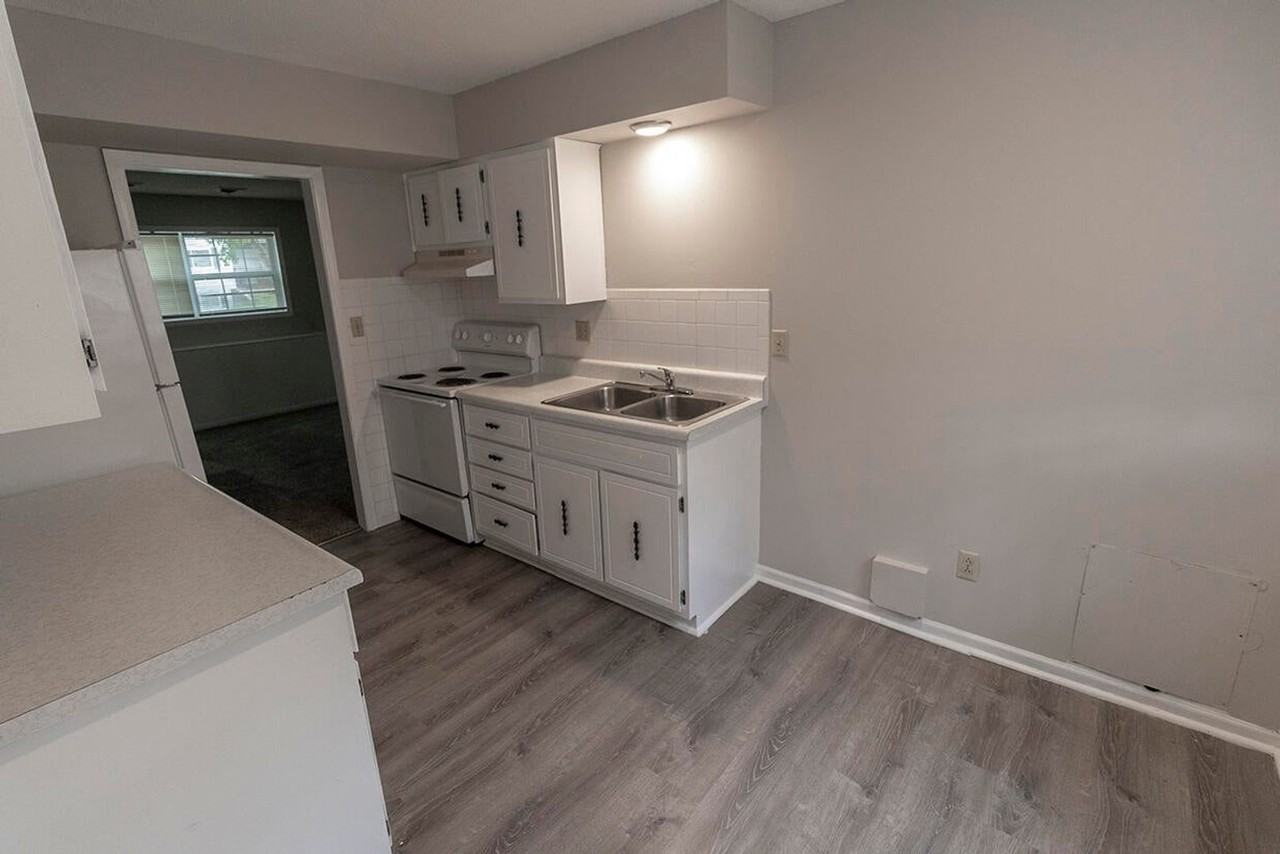 2916 Leeway Dr #B - Photo 6 of 14