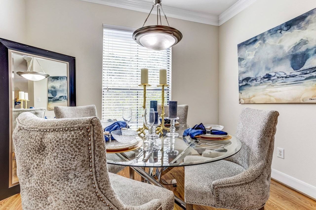 499 Carnarvon Dr - Photo 4 of 10