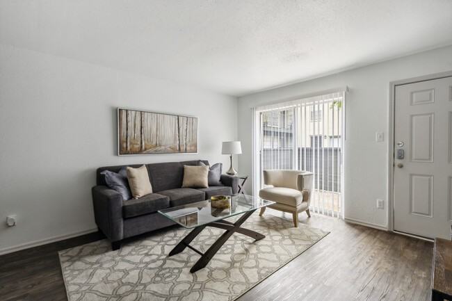 1811 Foxwood Rd #VAS1 - Photo 7 of 13