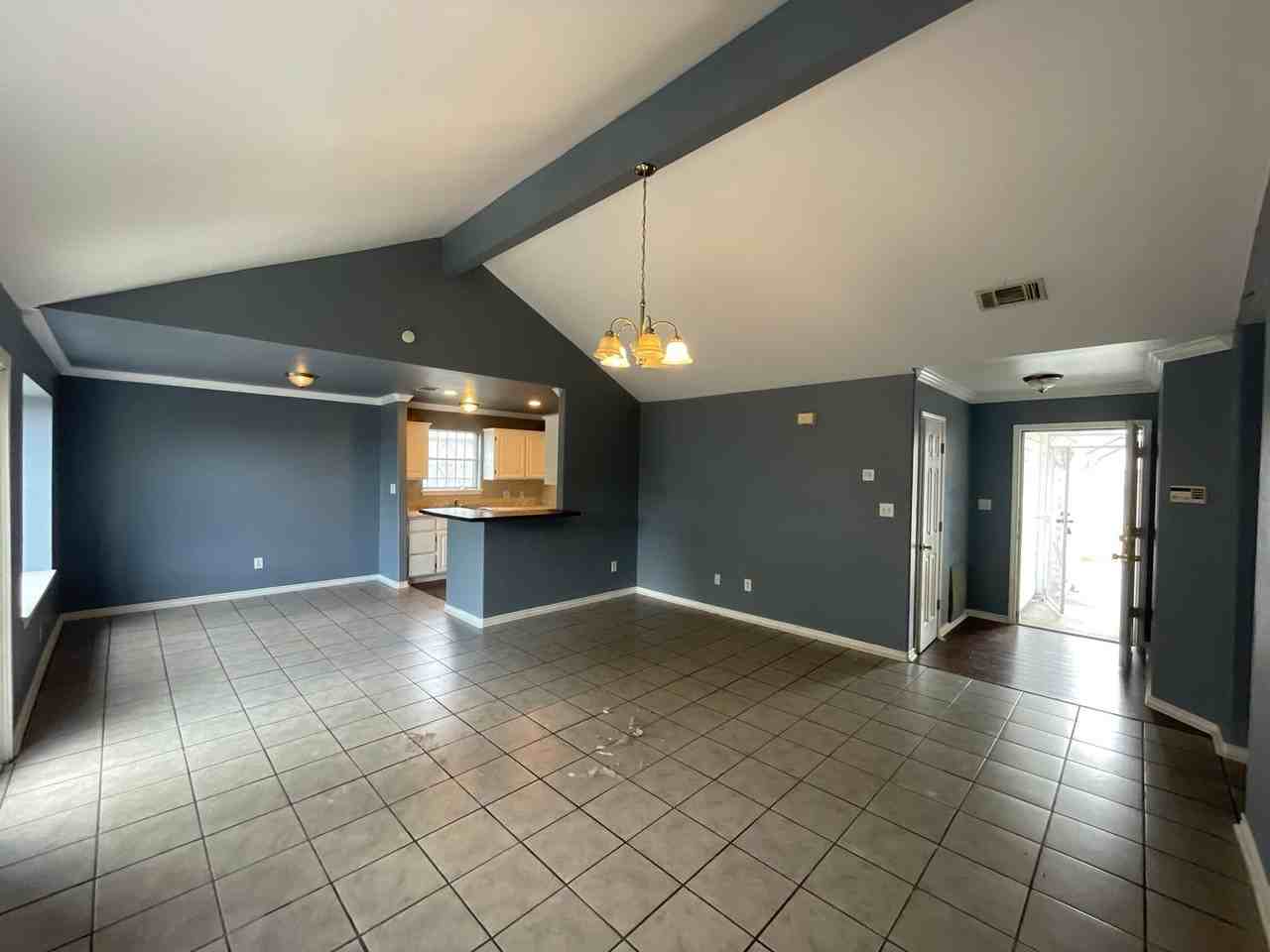 5438 Boxwood Crk - Photo 3 of 16