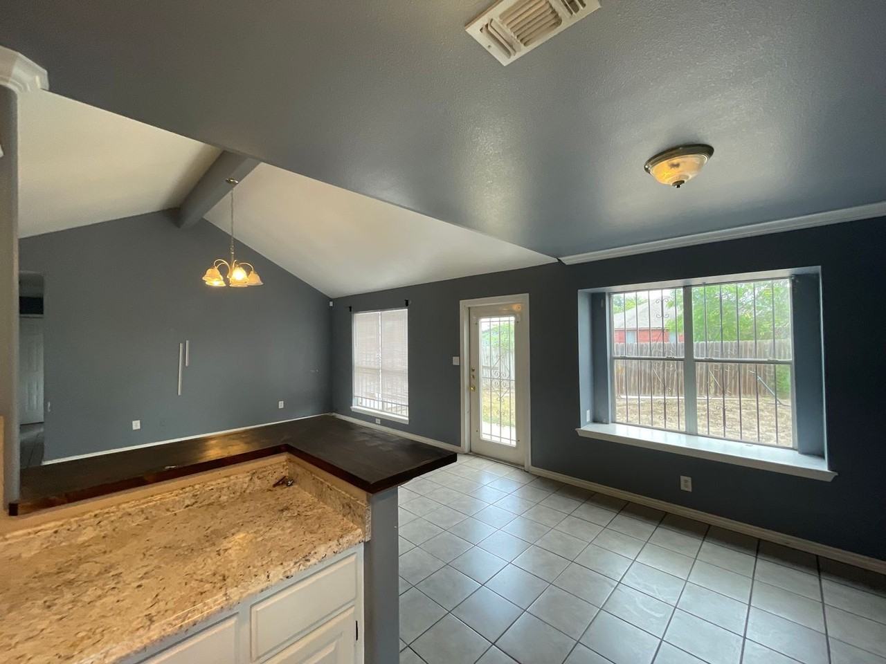 5438 Boxwood Crk - Photo 5 of 16