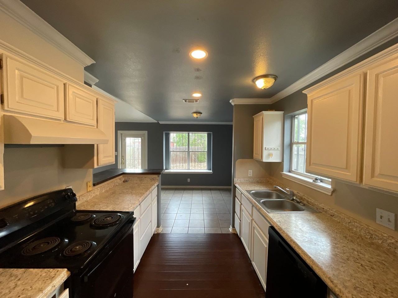 5438 Boxwood Crk - Photo 6 of 16