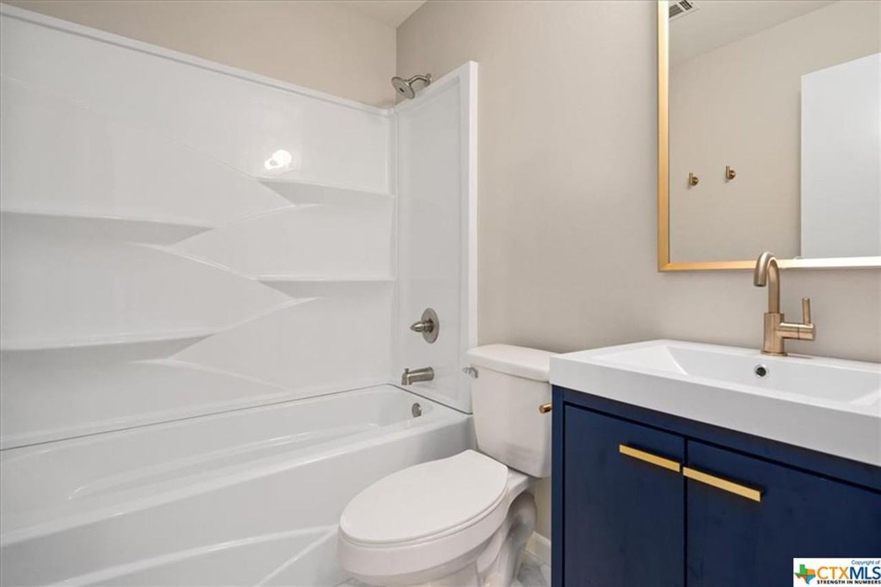 1202 Hillyer St - Photo 5 of 12