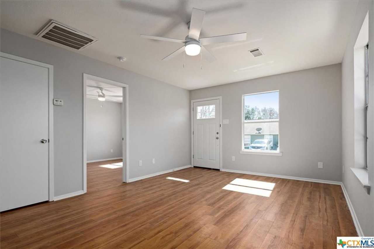 1202 Hillyer St - Photo 7 of 12