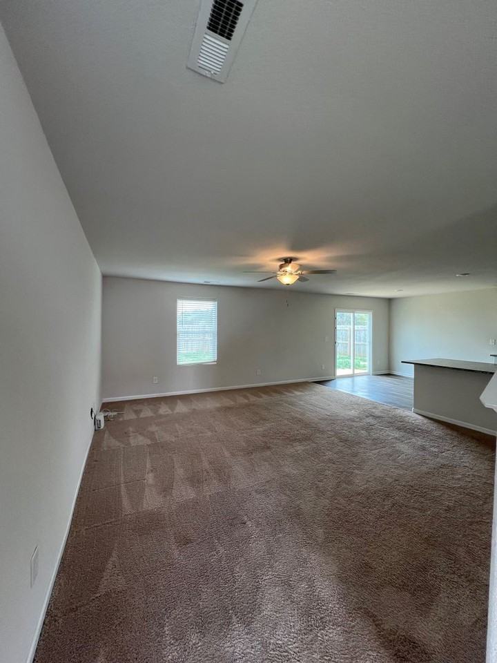 608 Frosty Way - Photo 6 of 37