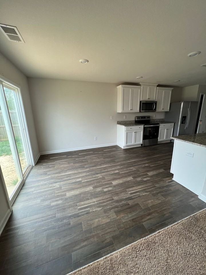 608 Frosty Way - Photo 7 of 37