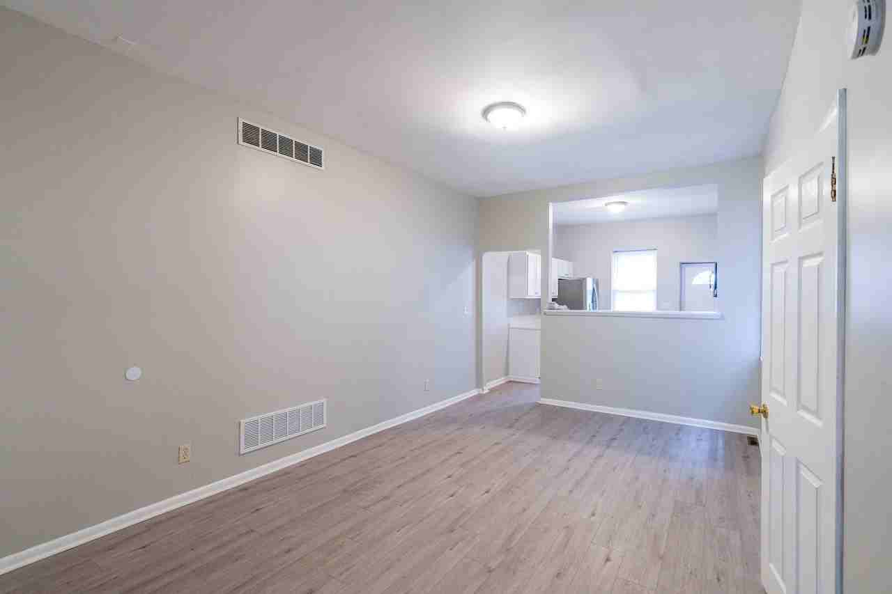 1227 N 60th St - Photo 5 of 34