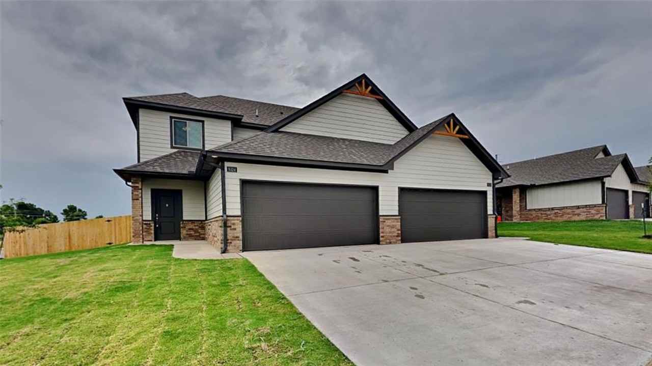 9352 Nw 124th St - Photo 2 of 21