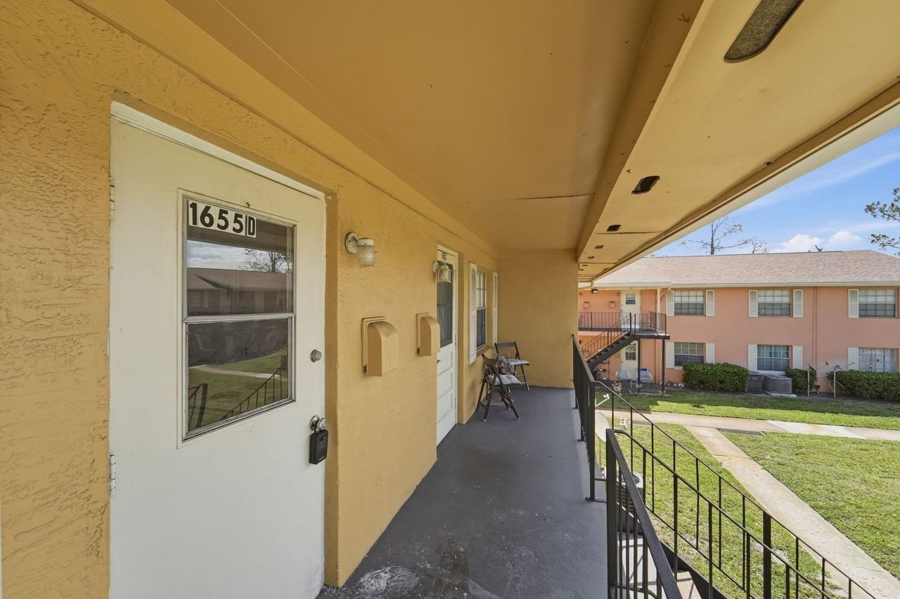 1655 W Oak Ridge Rd - Photo 2 of 22