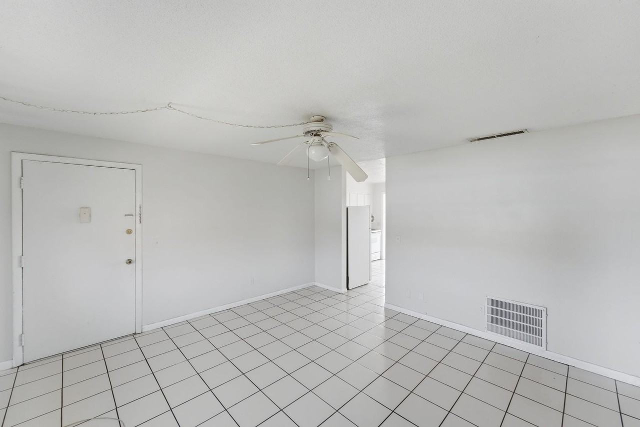 1655 W Oak Ridge Rd - Photo 7 of 22