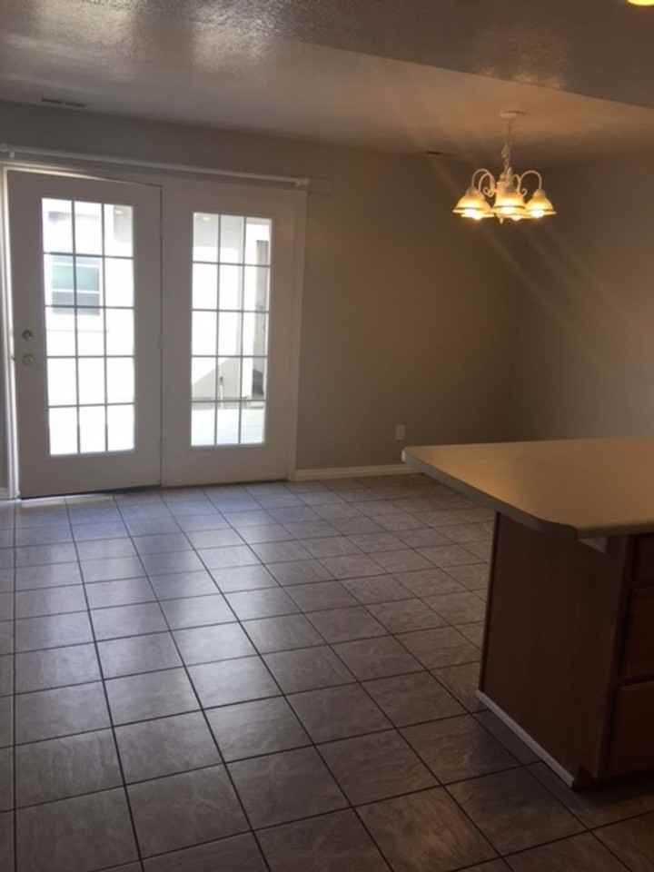 75 Hampton Pl - Photo 3 of 13