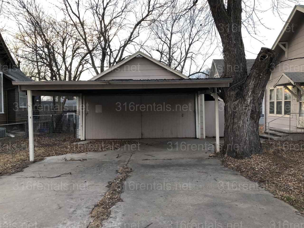 521 E Broadway St - Photo 2 of 12