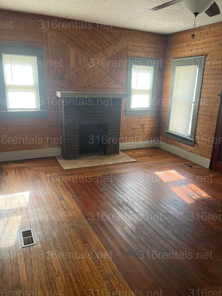 521 E Broadway St - Photo 3 of 12