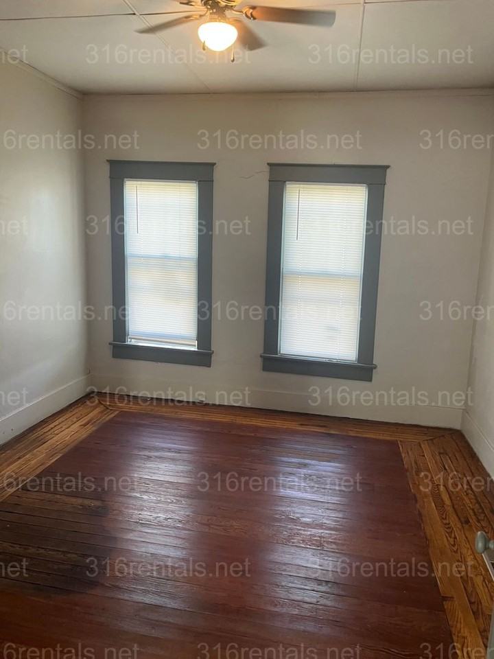 521 E Broadway St - Photo 6 of 12