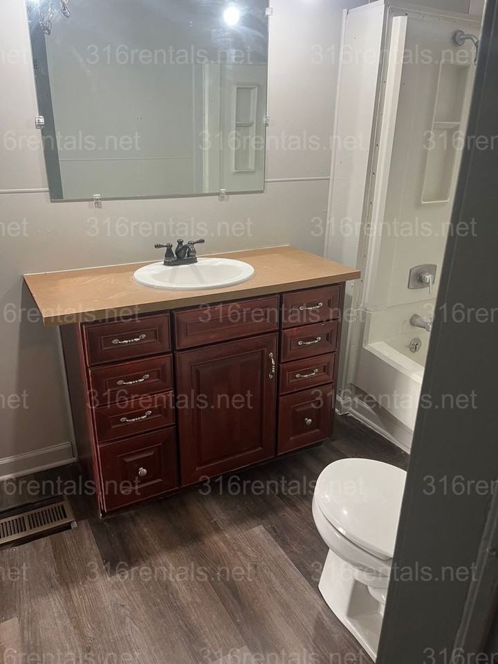 521 E Broadway St - Photo 7 of 12