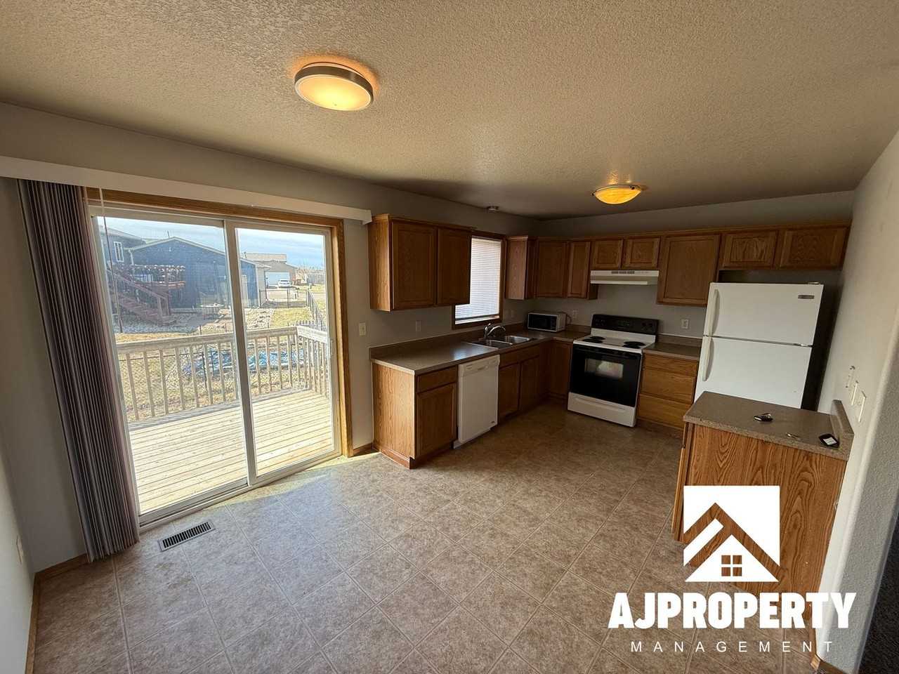 409 Cottonwood Dr - Photo 2 of 18