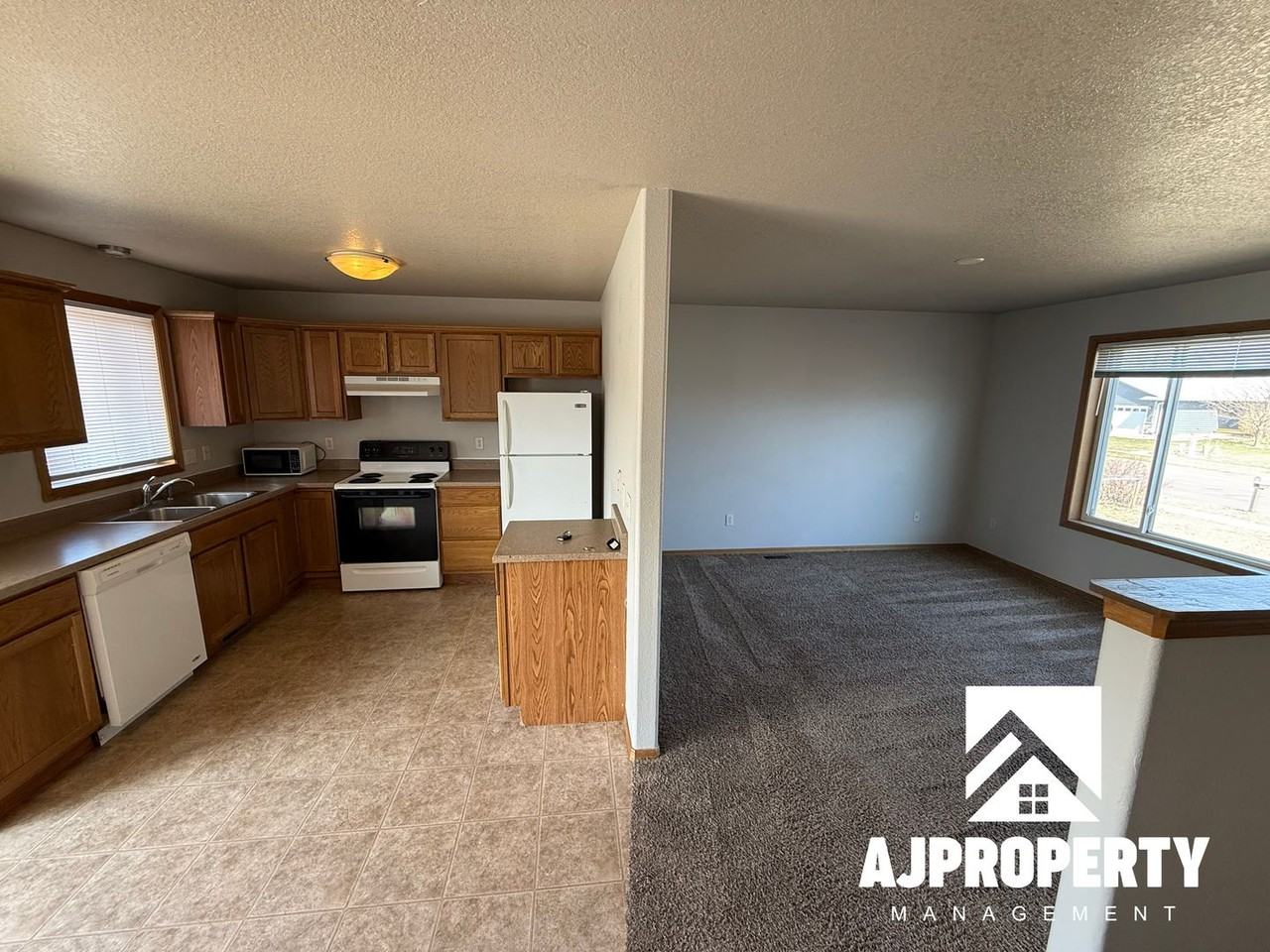 409 Cottonwood Dr - Photo 3 of 18