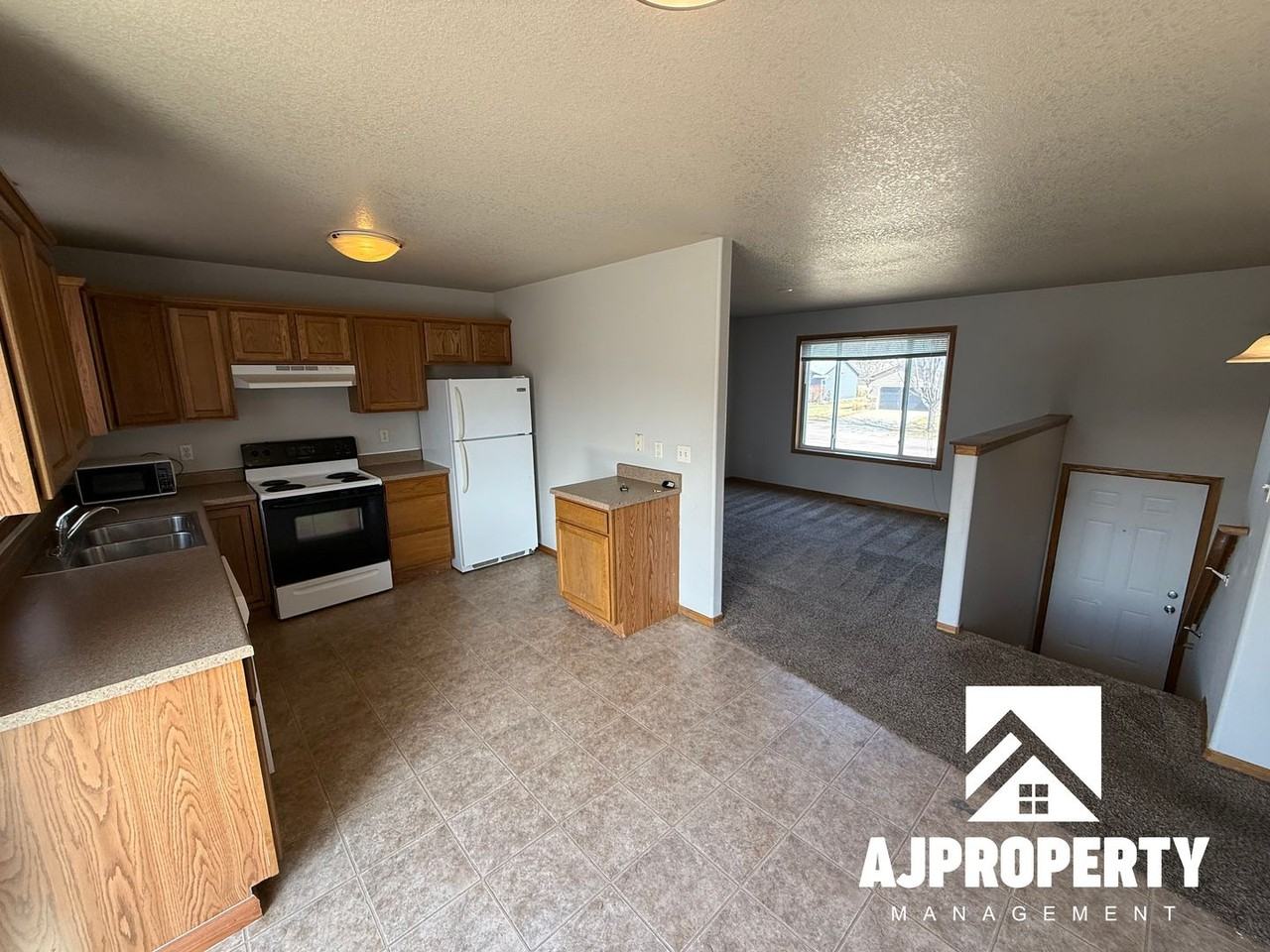 409 Cottonwood Dr - Photo 4 of 18