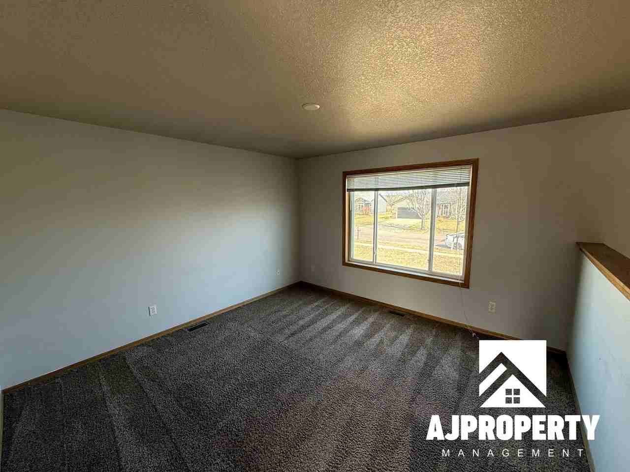 409 Cottonwood Dr - Photo 5 of 18