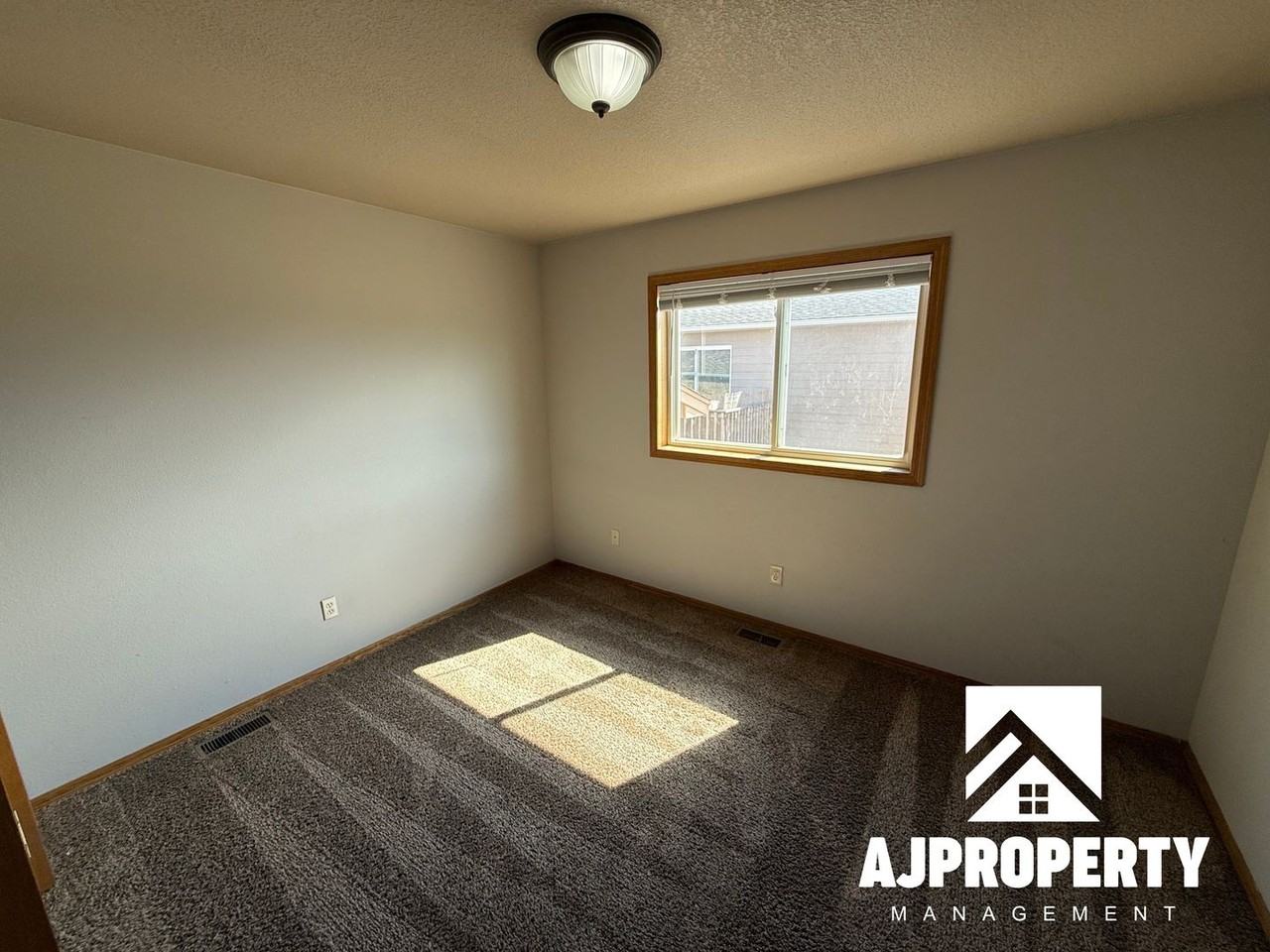 409 Cottonwood Dr - Photo 7 of 18