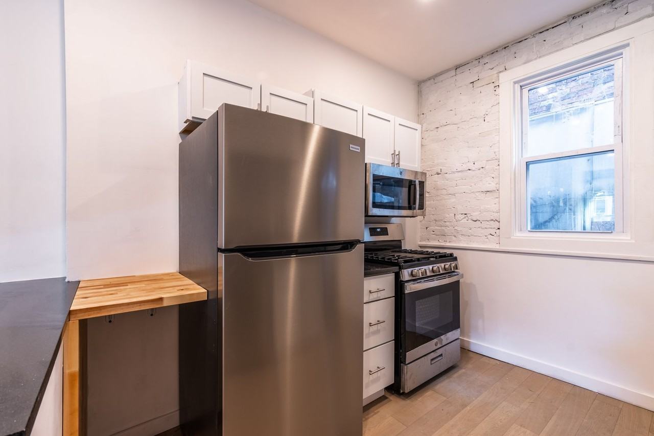 2205 Carey Way - Photo 3 of 17