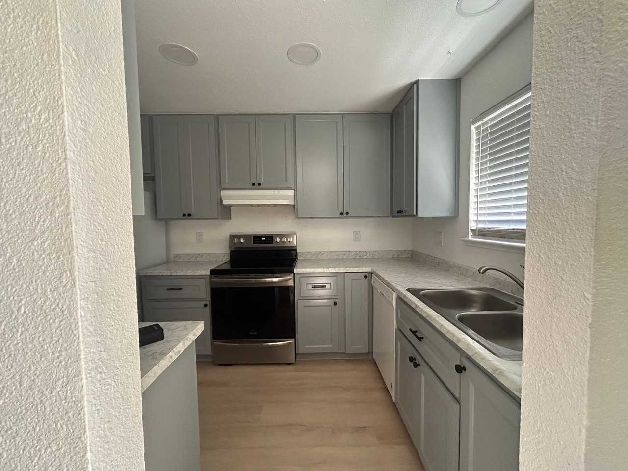 1970 Grande Cir #19 - Photo 2 of 17