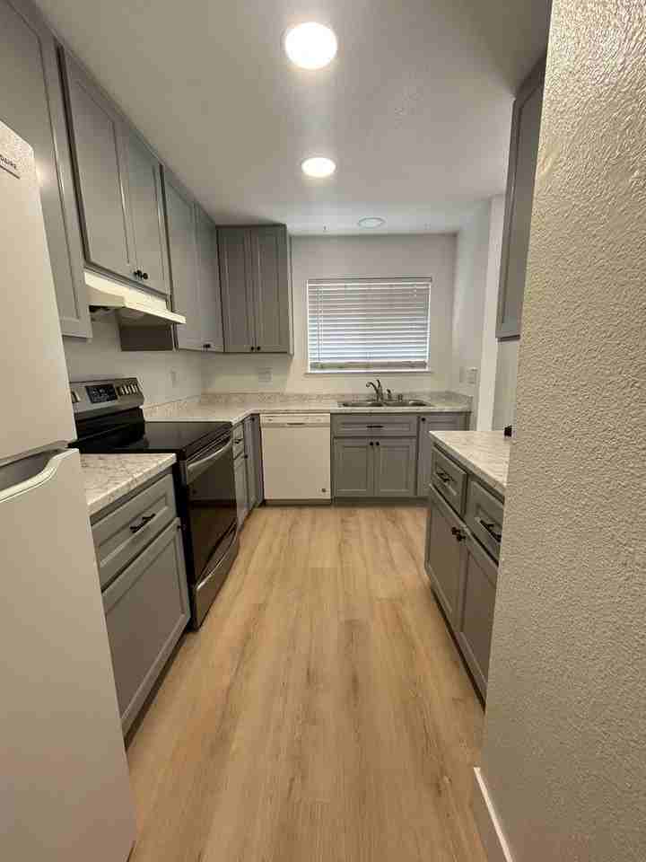 1970 Grande Cir #19 - Photo 3 of 17