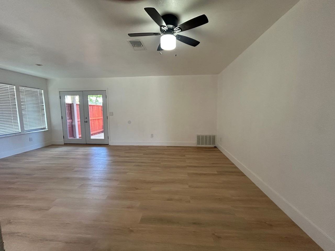 1970 Grande Cir #19 - Photo 4 of 17