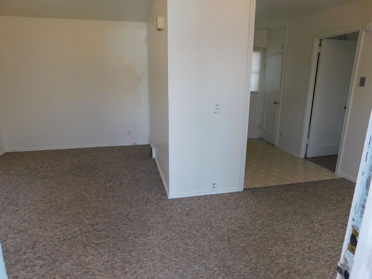 957 Belford Ave - Photo 2 of 8