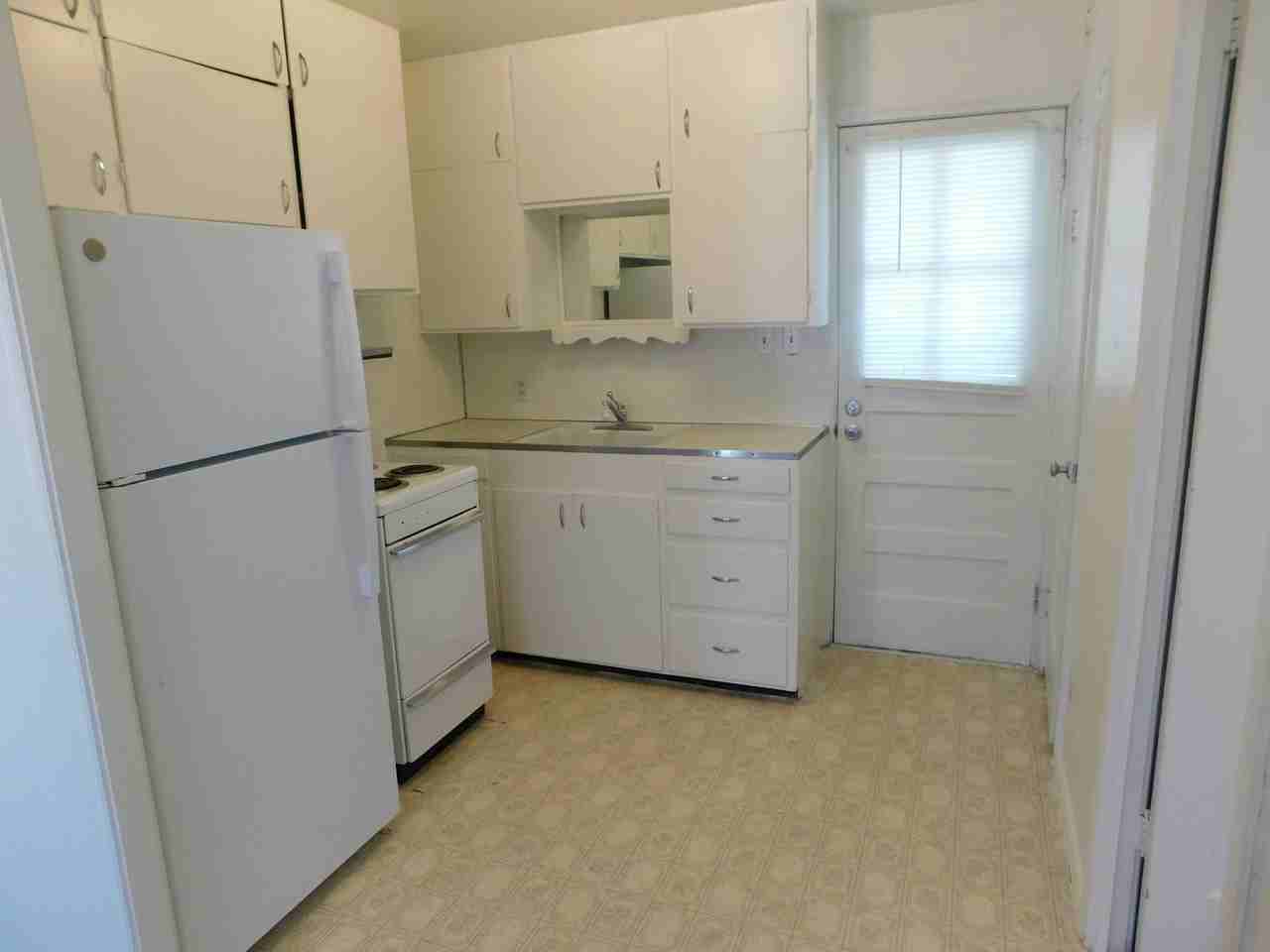 957 Belford Ave - Photo 5 of 8