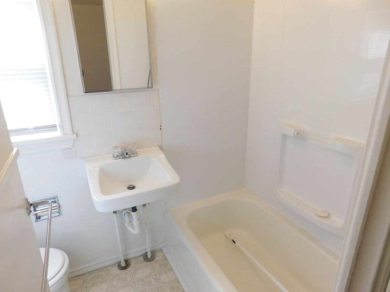 957 Belford Ave - Photo 7 of 8