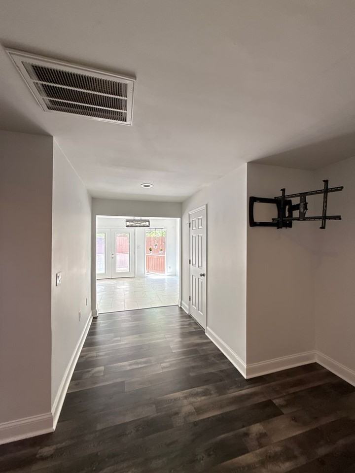 6814 Pence Rd - Photo 7 of 31