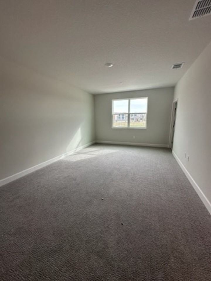 427 Scotsmans Pl - Photo 5 of 7