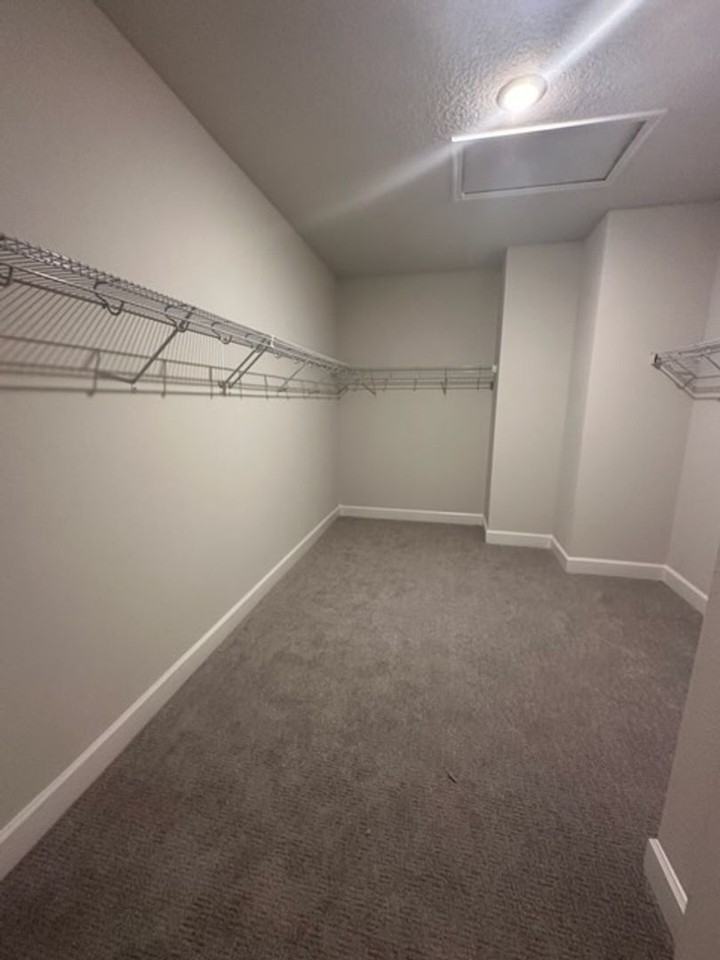 427 Scotsmans Pl - Photo 6 of 7