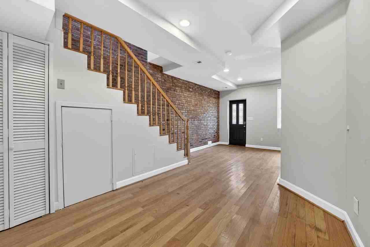 1028 4th St Ne - Photo 4 of 14