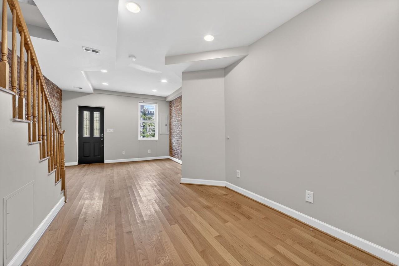 1028 4th St Ne - Photo 5 of 14