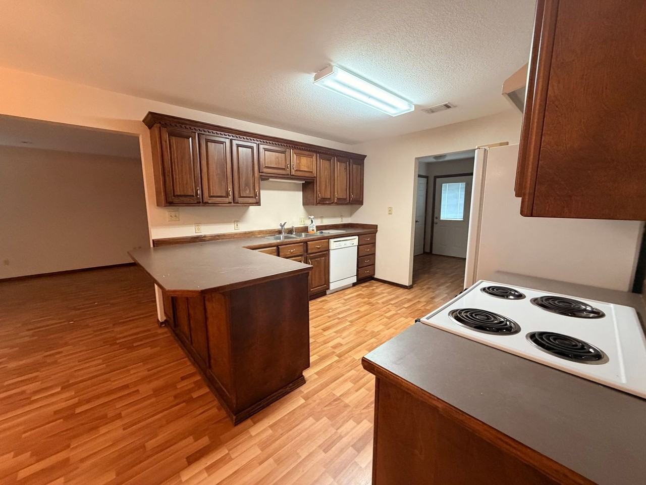 2017 S Sidney Ave - Photo 4 of 15
