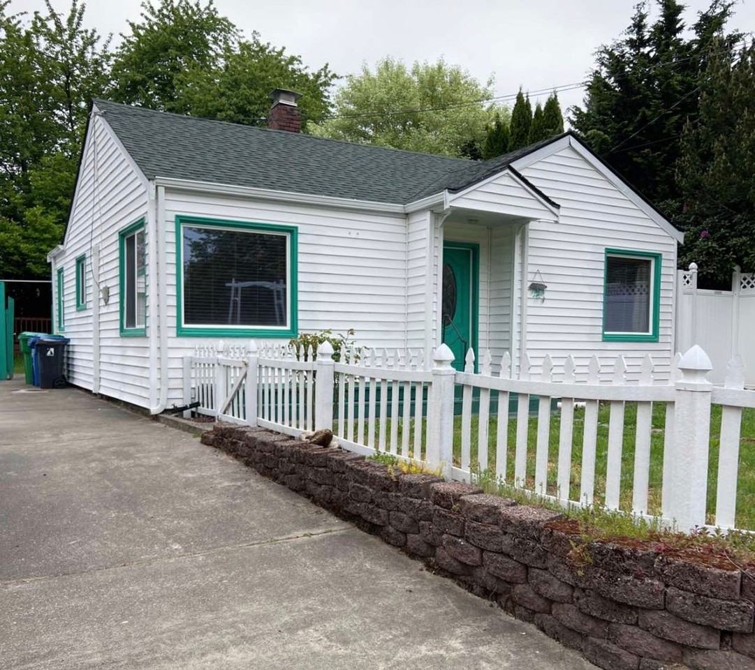 1720 Thurston Ave Ne - Photo 2 of 23