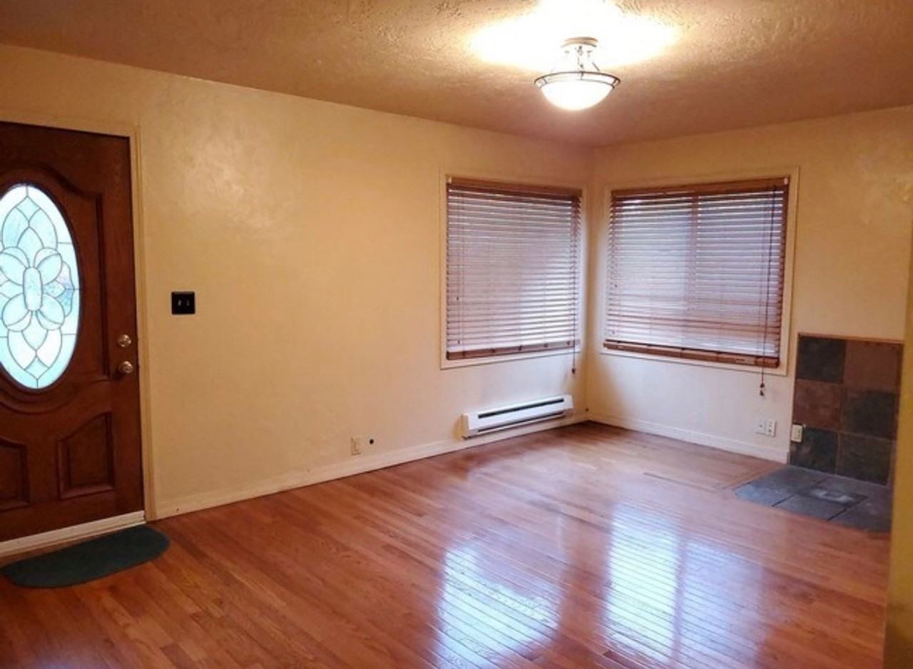 1720 Thurston Ave Ne - Photo 3 of 23