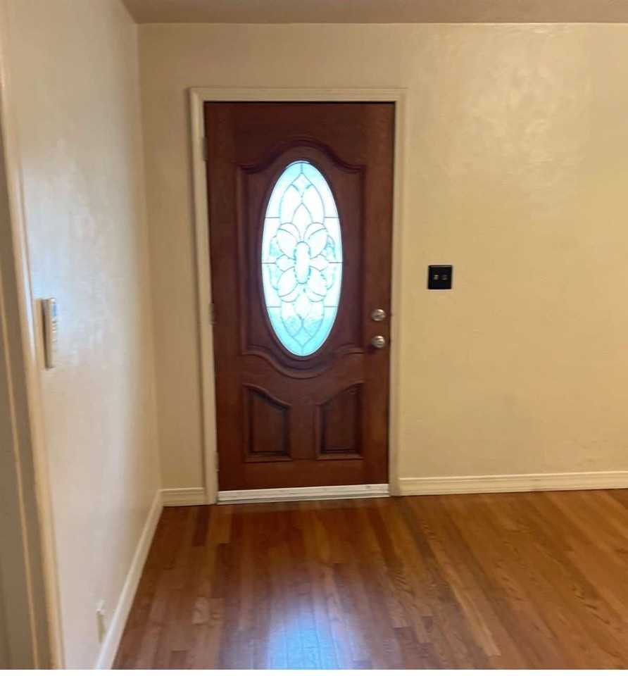 1720 Thurston Ave Ne - Photo 4 of 23