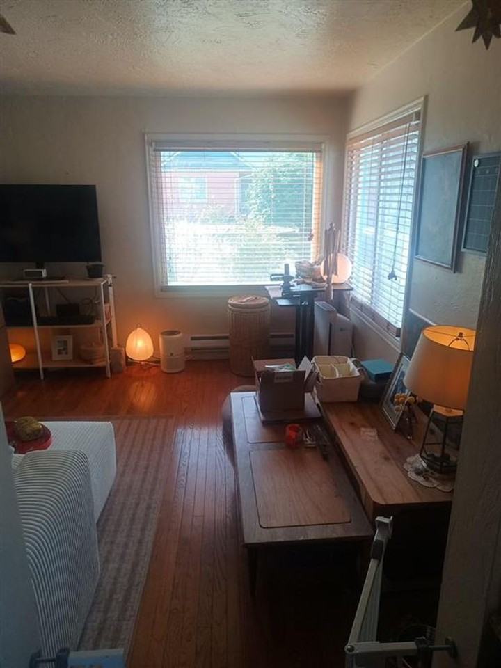 1720 Thurston Ave Ne - Photo 6 of 23