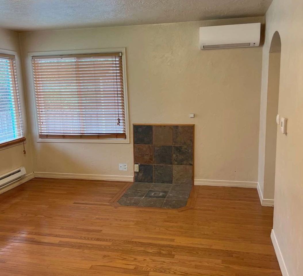 1720 Thurston Ave Ne - Photo 7 of 23