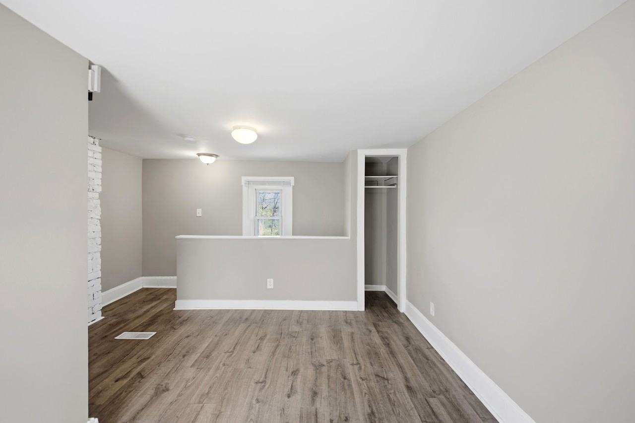 180 Hayden Ave - Photo 3 of 21